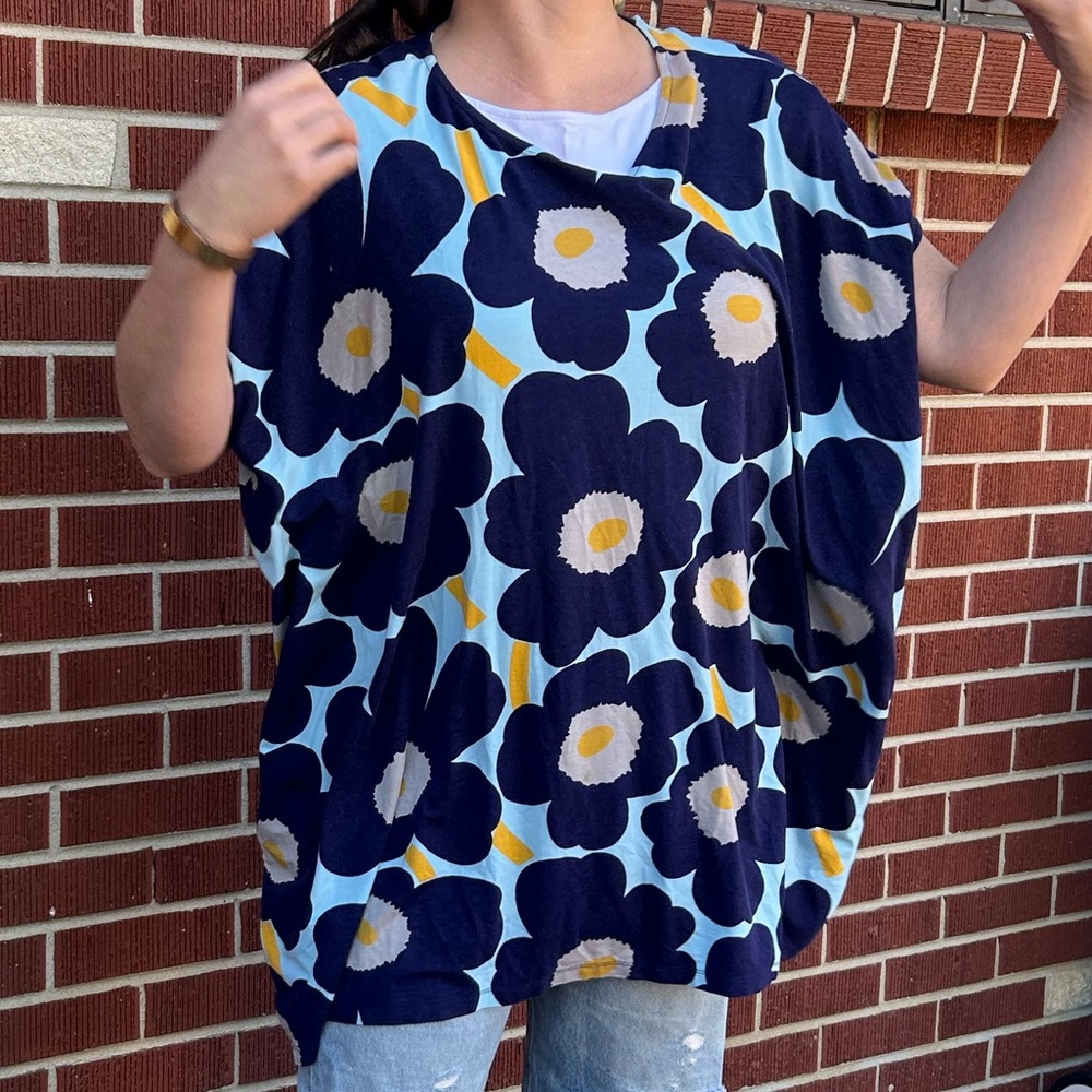 MARIMEKKO The UNIKKO Poppy Pattern dolman Style Tunic in Light & Dark Blue SZ; L